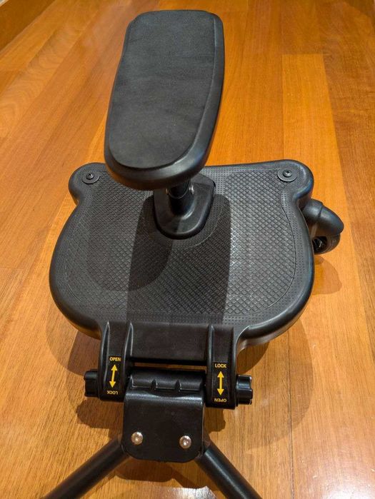 Adaptador Universal com 2 Rodas e Assento para Carrinho de Bebé