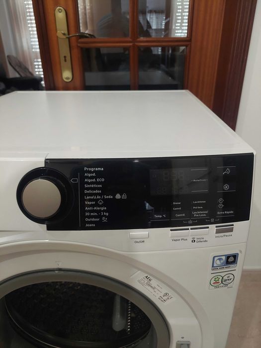 Máquina de Lavar Roupa 9 kg AEG L7FBE941Q (entrega em mão)