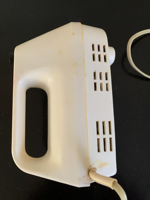 Электрический миксер с насадками