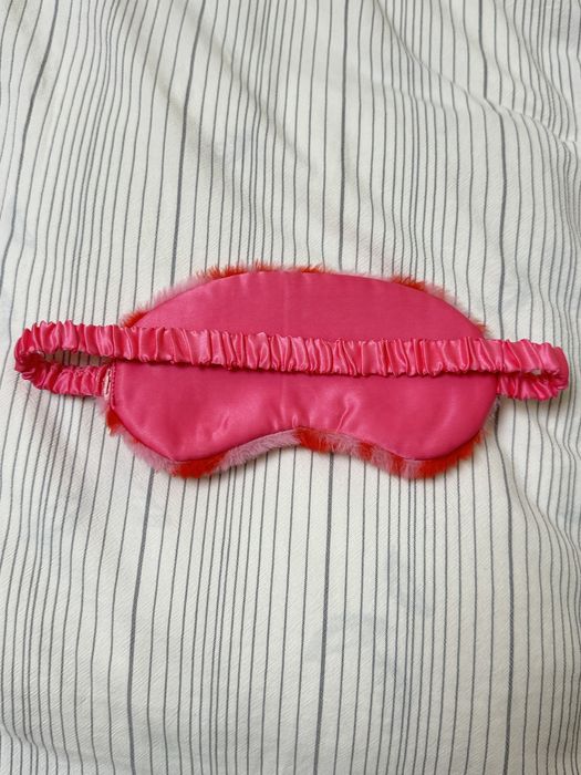 Красивая розовая маска для сна тигровая