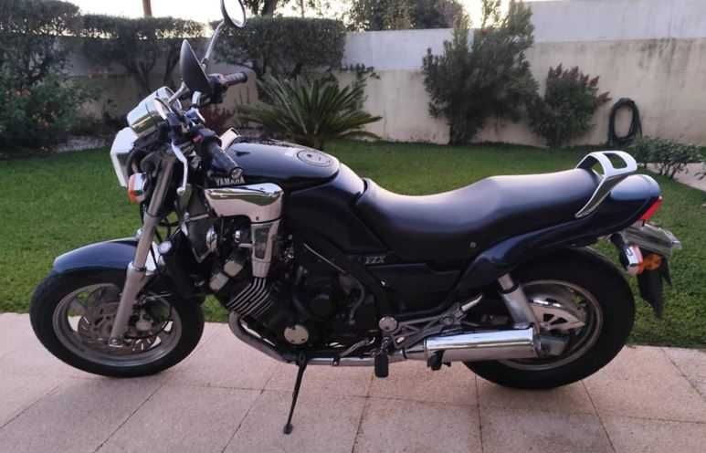 Yamaha FZX 750 azul, 95 Cv
