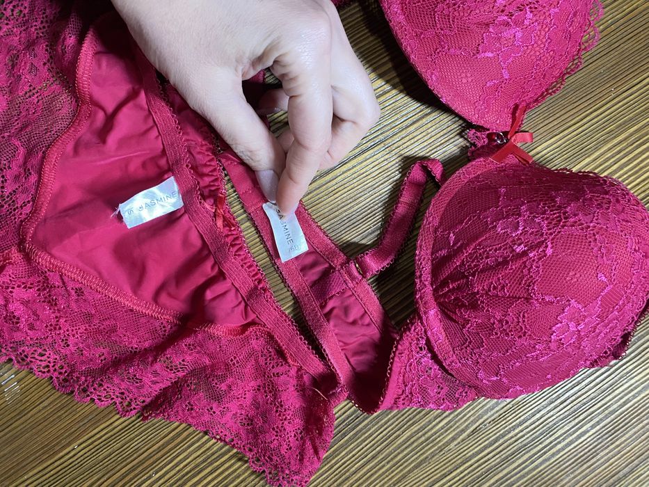 Продам комплект жіночоі білизни