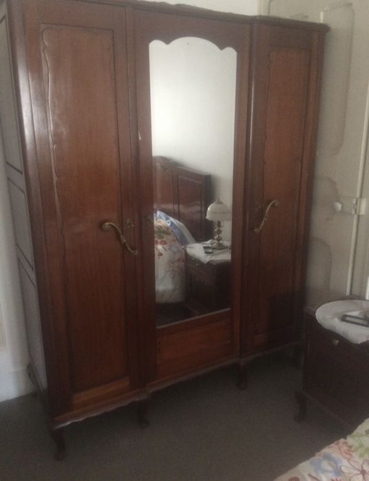 Mobília de Quarto de casal QueenAnne em bom estado
