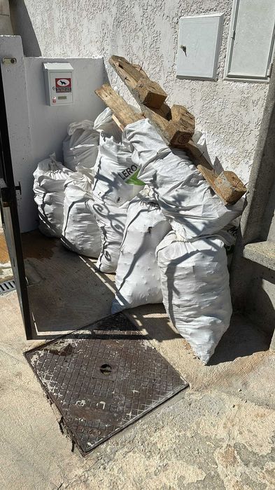 Remoção de entulho, lixo e sobras de obras - serviço rápido e limpo!
