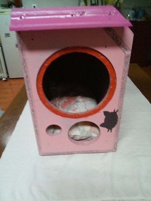 Cama para gatos em madeira