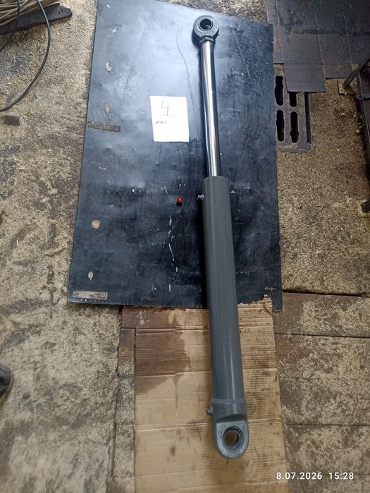 Siłownik hydrauliczny dwustronnego działania