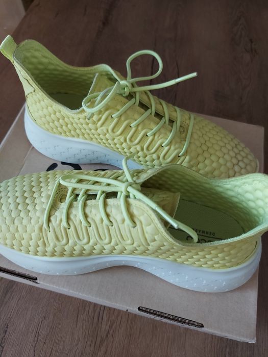 Продам шкіряні кросівки ECCO