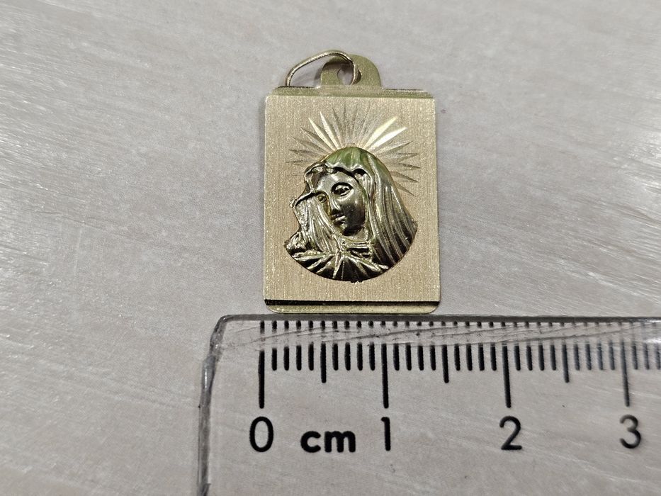 Złoty piękny prostokątny WISIOREK MATKA BOSKA PR 585