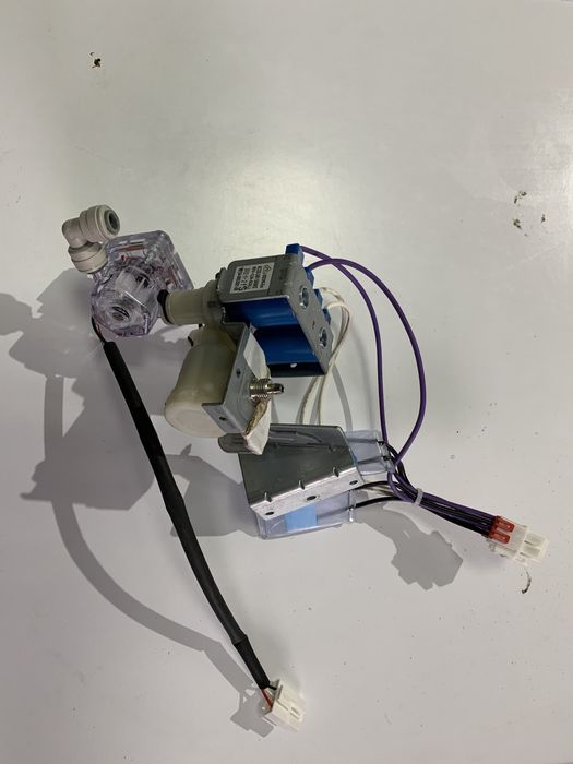 Клапан Bosch 00497830 для подачи воды двухходовой холодильника