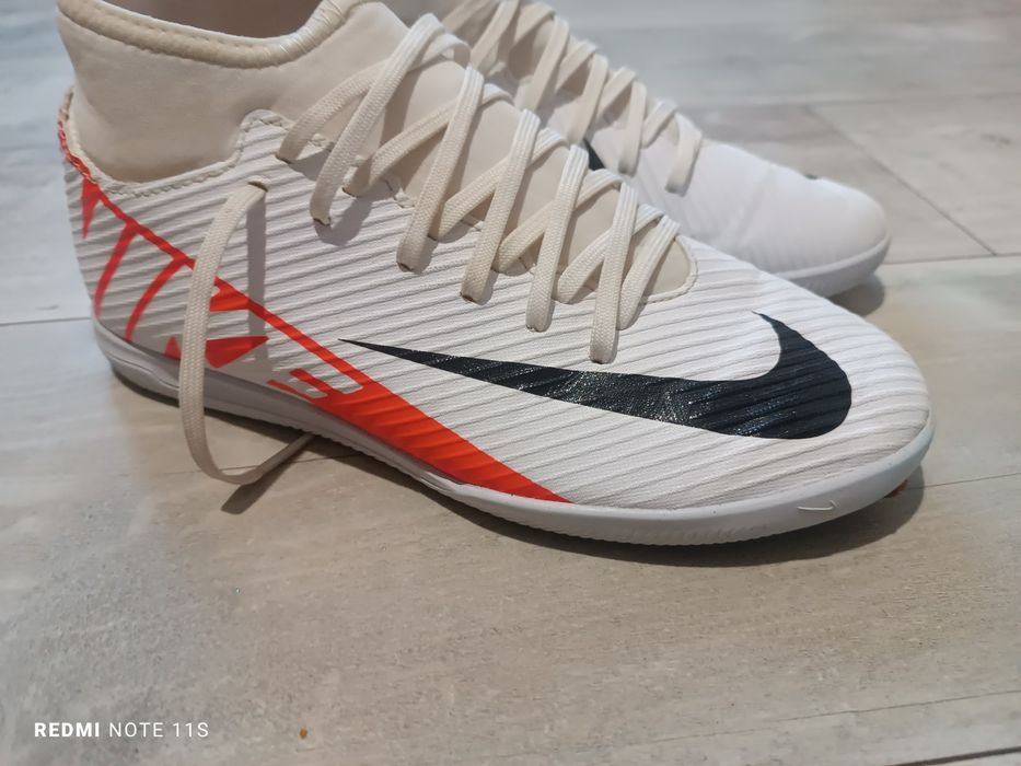 Футзалки , сороконожки