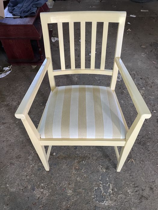 Stół+8 krzeseł (lite drewno)