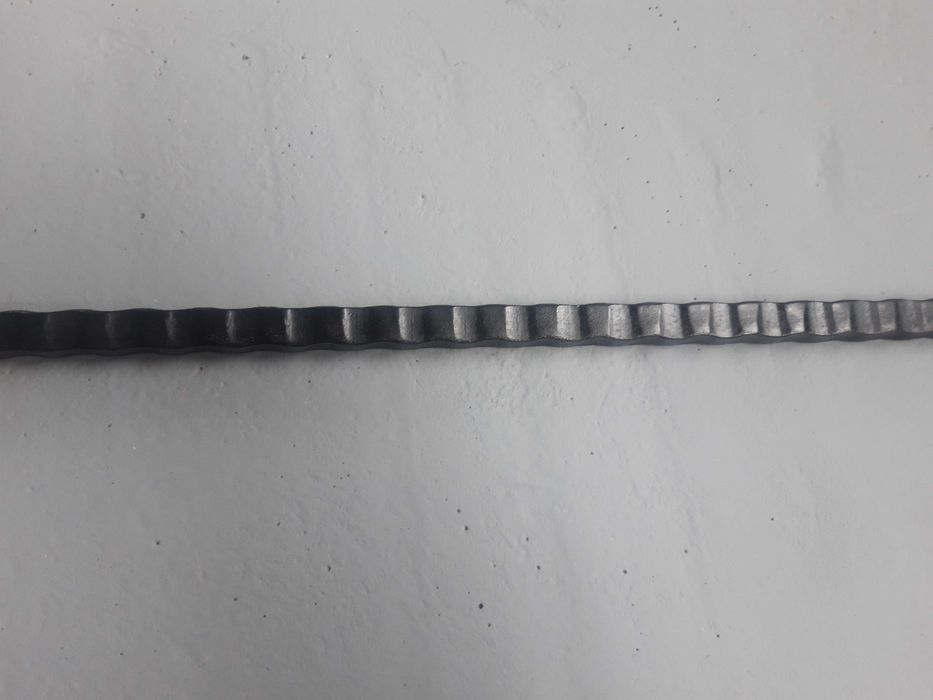 Płaskownik dwugarbny 25x8 Pręt stalowy fakturowany14x14