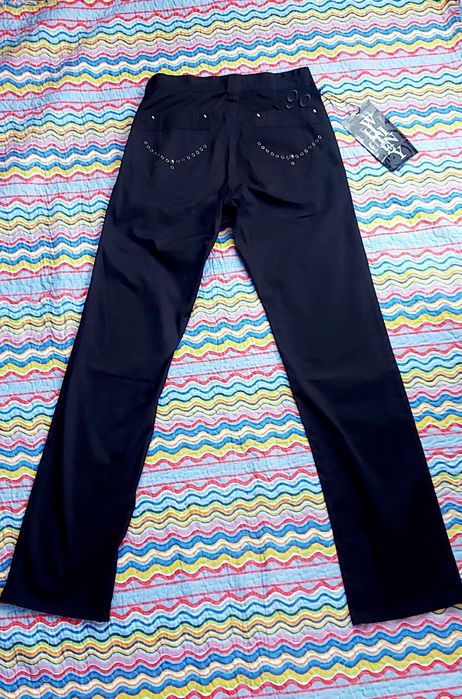 Нові чорні штани на навчання