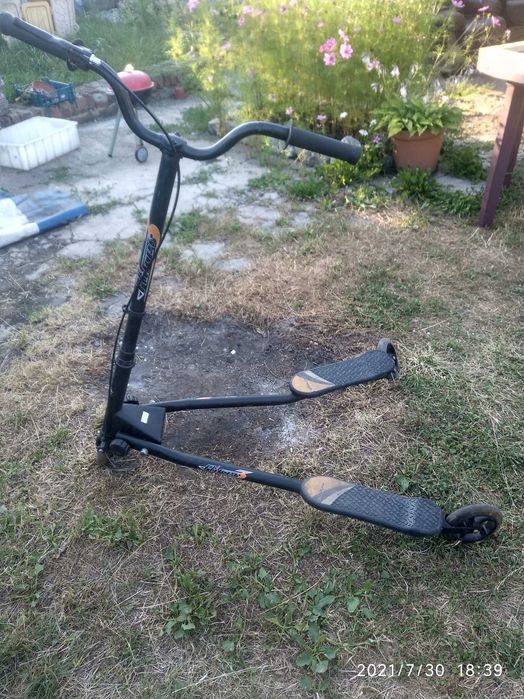 Hulajnoga 3 kołowa poruszana biodrami