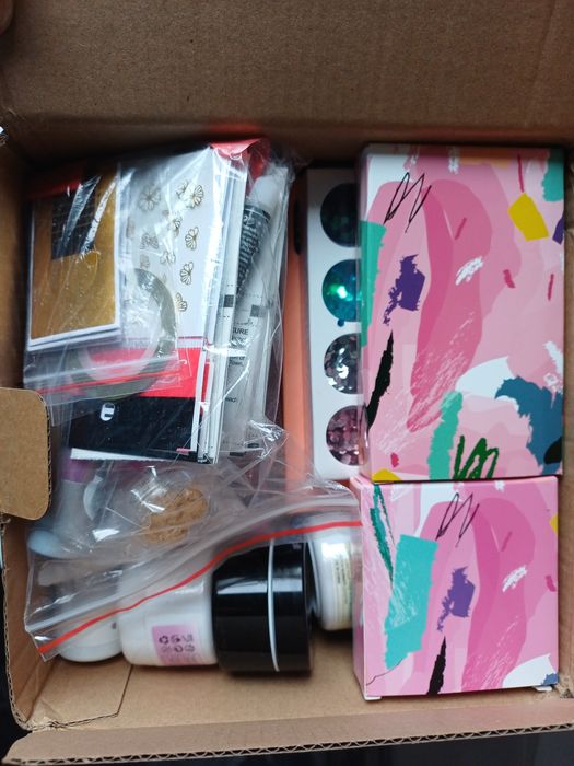 Zestaw do paznokci hybrydy lampa led lakiery mix box