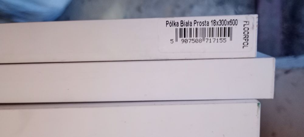 Białe półki 5szt o wymiarach 18/30/60