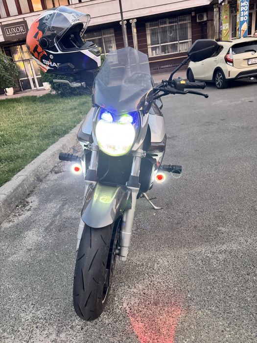 Suzuki gsr 600 2006 рік