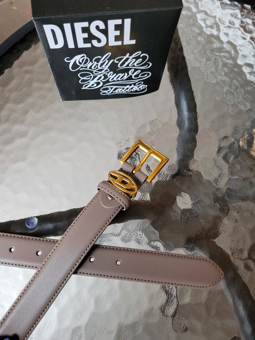 Szarobrązowy skórzany damski pasek Diesel 105 cm w kolorze taupe