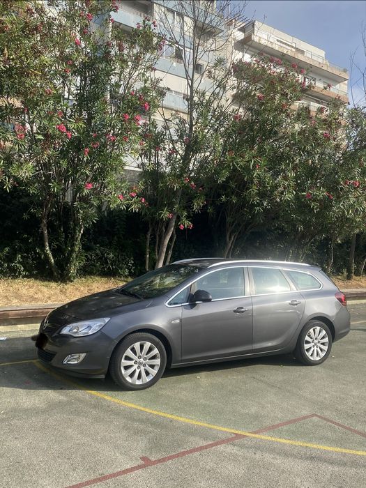 Carrinha Opel Astra J Sports Tourer 1.7 CDTI 125 cv — novembro de 2010 foto 5
