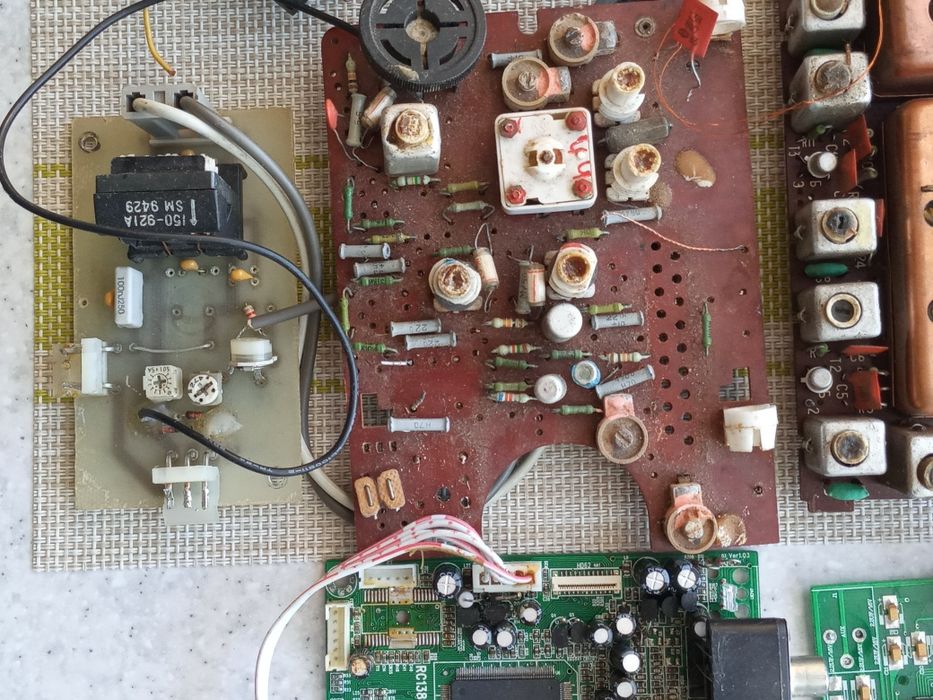 Плати, радіодеталі, радіолом