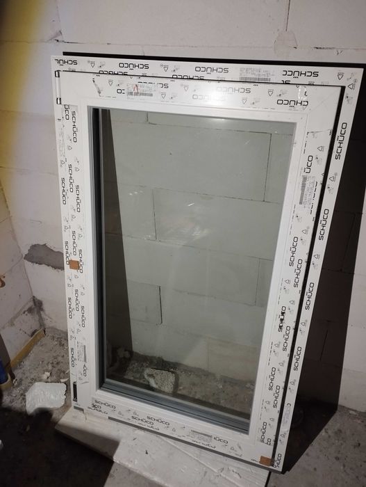 Okno Kapica 770mm x 1215mm białe trzyszybowe