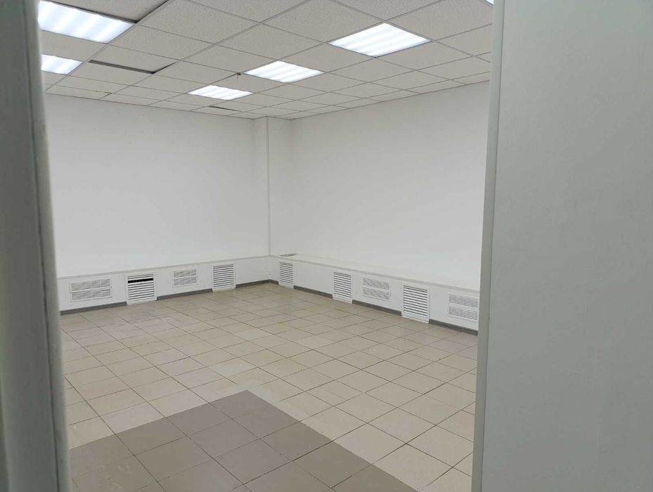 Оренда магазин 54м2 Академіка Вальтера 7.