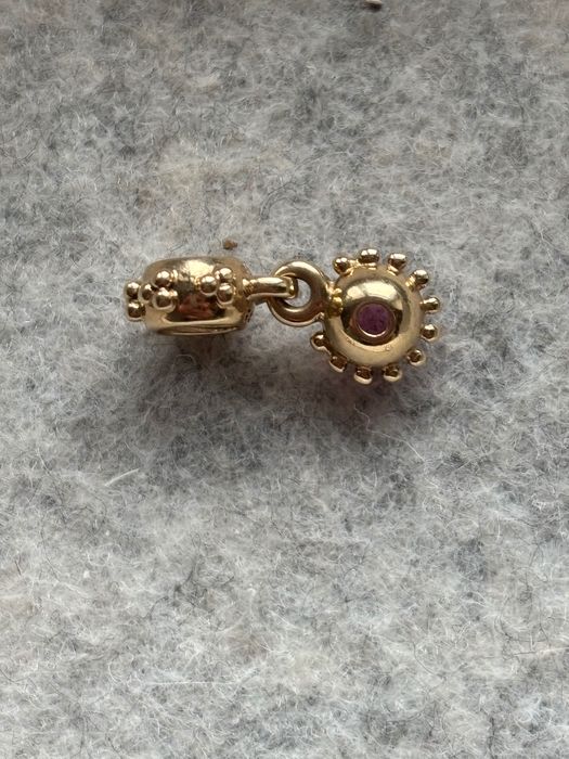 Szafirowe Słońce Pandora złoty charms