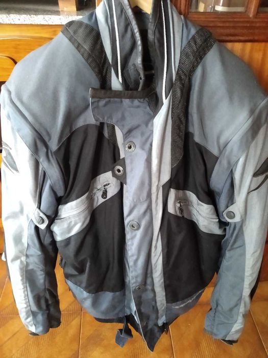 Casaco de moto da marca SPYKE