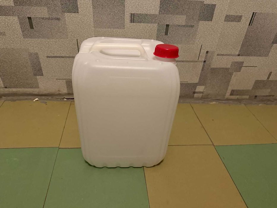 Канистры пластиковые 20л б/у