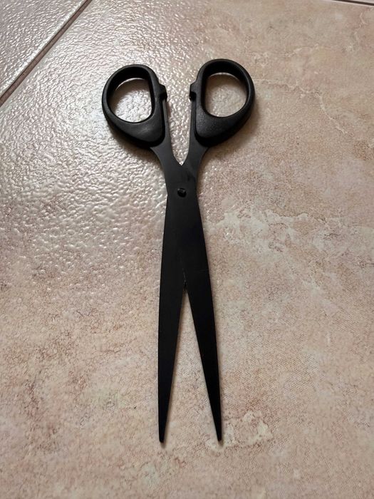 Nożyczki  metalowe  czarne