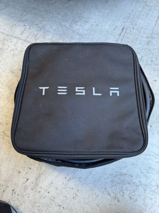 Оригінальна зарядка до електроавтомобіля Тесла, Tesla Type 2