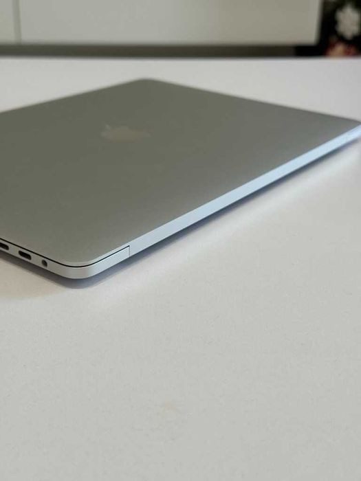 MacBook Pro 13 2020 i5 16gb RAM 512gb SSD Silver 95ц