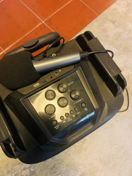 Coluna de Karaoke Portátil Moukey MTs 8-1 (120W) – Como Nova