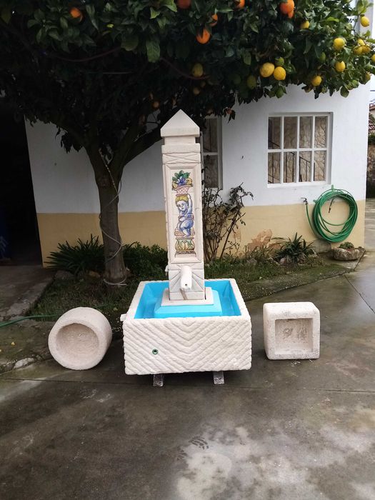 Fonte em pedra, tipo chafariz