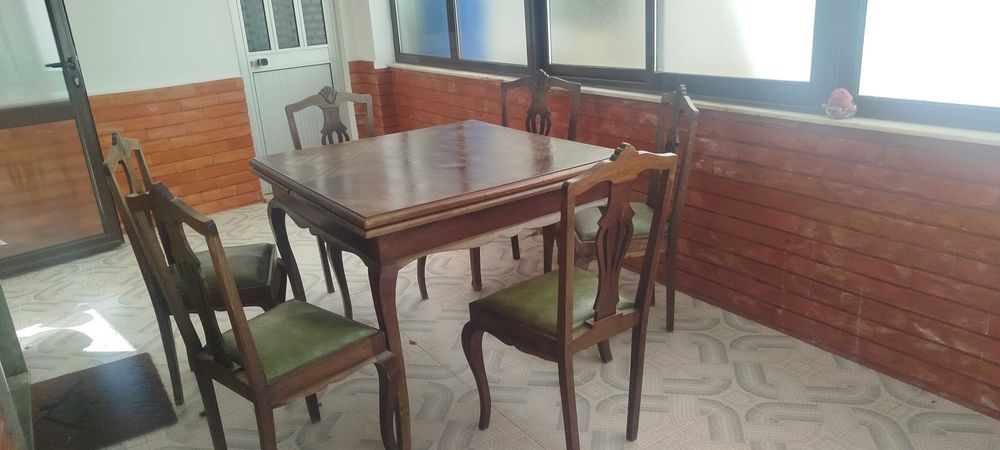 Mesa de Jantar Extensível em Madeira Maciça + 6 Cadeiras