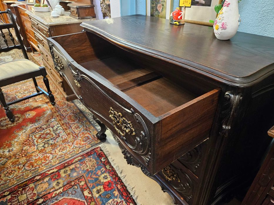 Grande cómoda antiga em madeira maciça - Muito bom