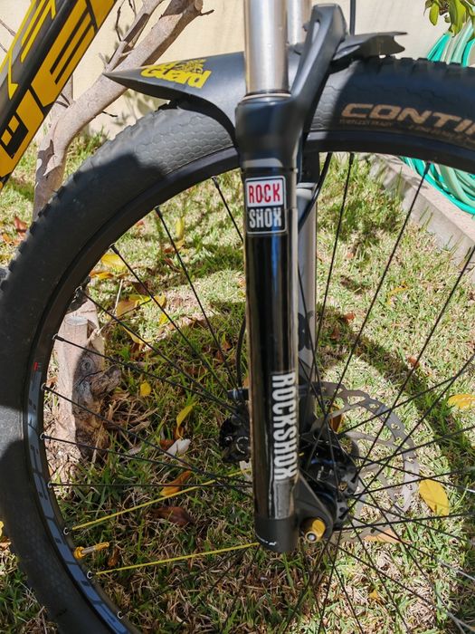 Bicicleta QUER em Carbono – Leve, Rápida e Fiável