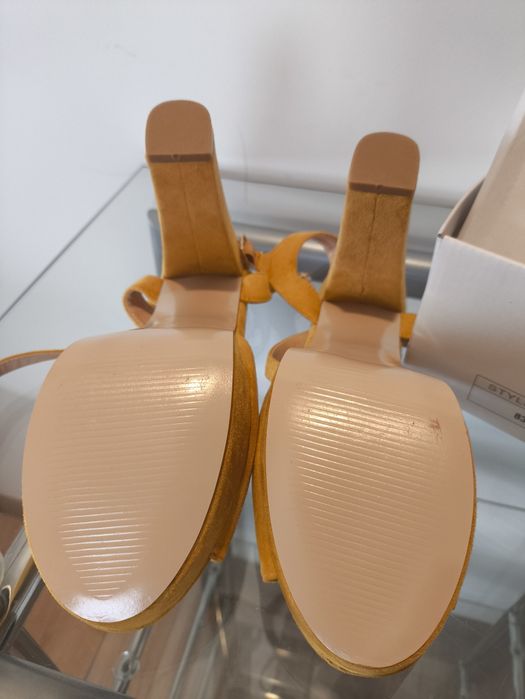 Buty na obcasie DeeZee 40
