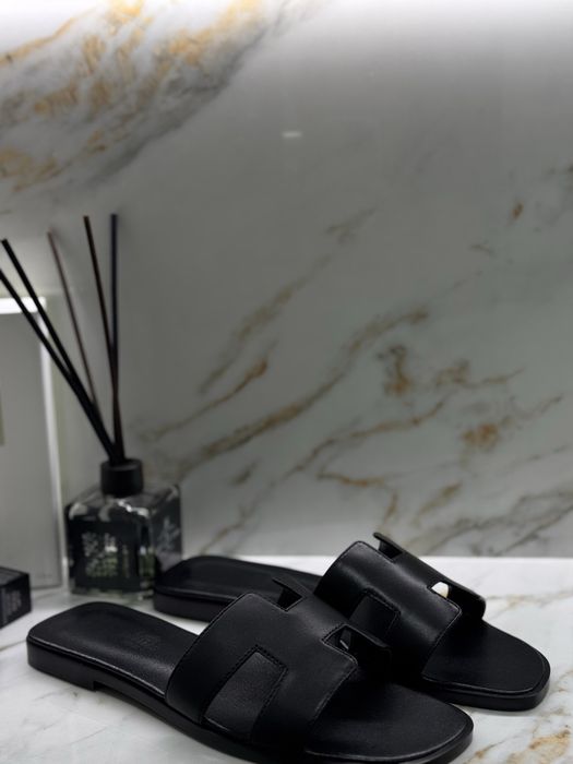 Нові шлепанці Hermes