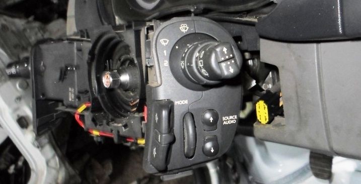 Підрульовий перемикач світла двірників фар Renault Kangoo Рено Кенго 2