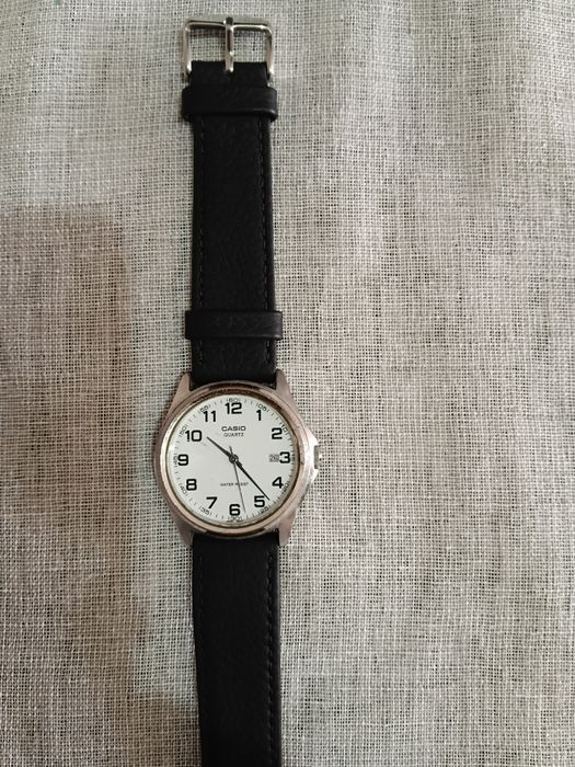 Relógio Casio com bracelete em pele genuína