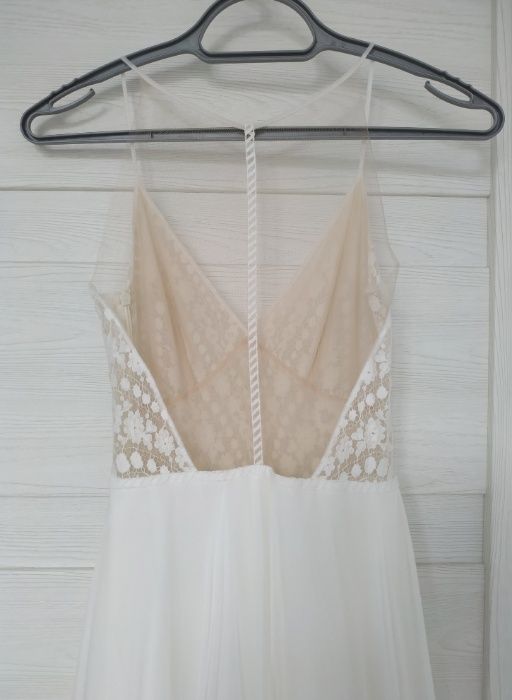 Delikatna, zwiewna suknia- Anna Kara