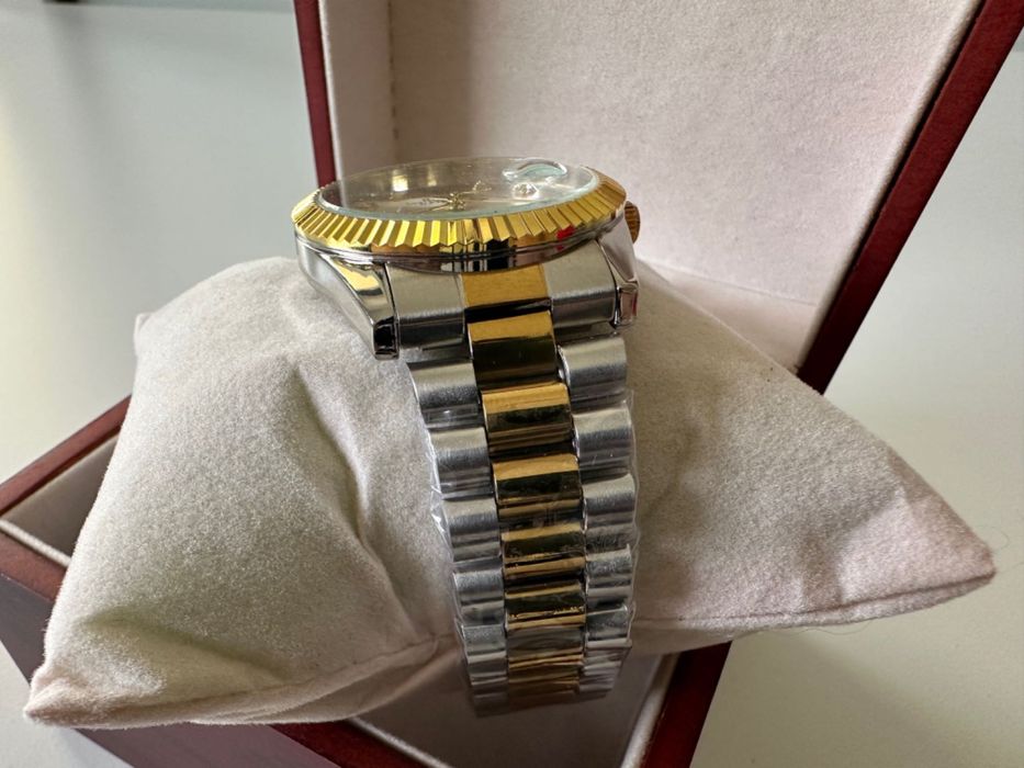 Relógio Rolex Datejust Oyster Perpetual 39mm Dourado Prateado Novo