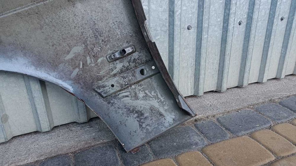 Błotnik Prawy Przód Bmw E39 sedan kombi