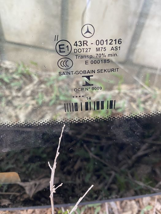 Лобове скло мерседес  w212 mersedes