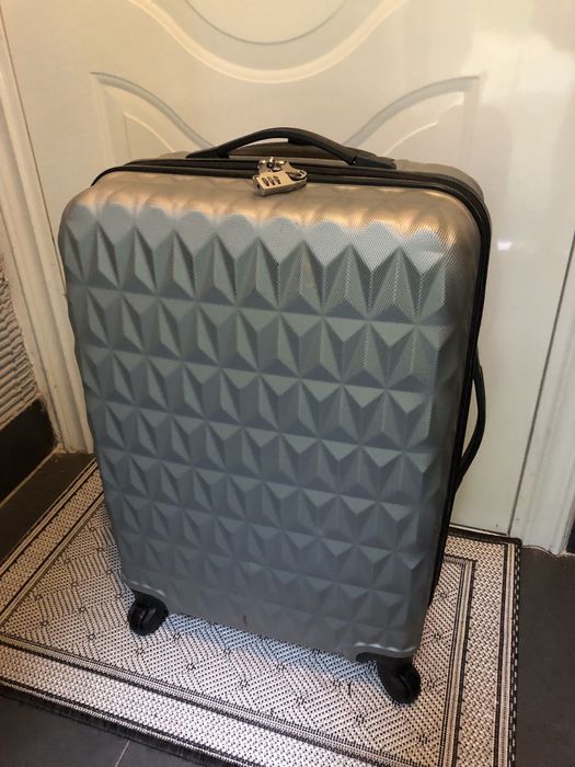 Walizka srebrna plastikowa