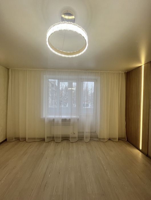 Продаж 1 кімнатної квартири з сучасним ремонтом. Р-н 13 школа Дендропарк. Є відео