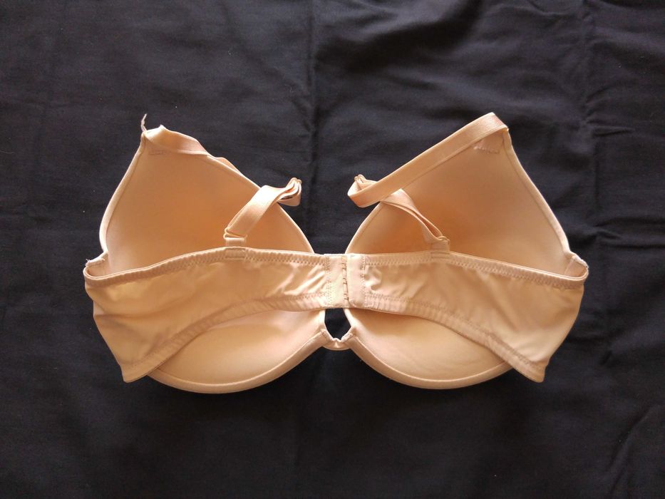 Biustonosz w kolorze beżowym