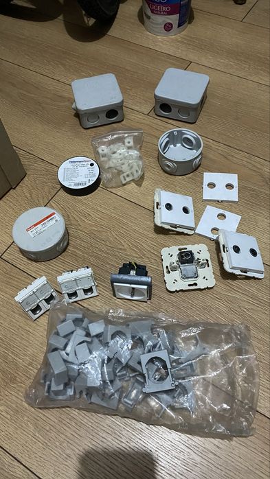 Material eletrico e de fixaçao