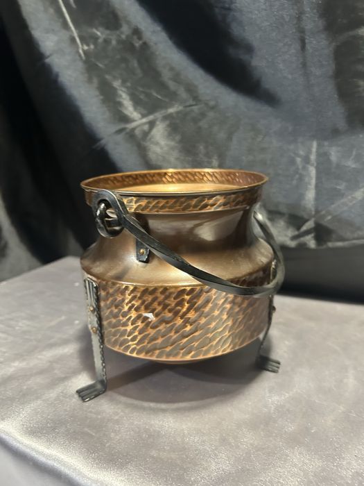 Miedziany Kwietnik Osłonka na Doniczkę Młotkowana, Kute Rączki i Nogi